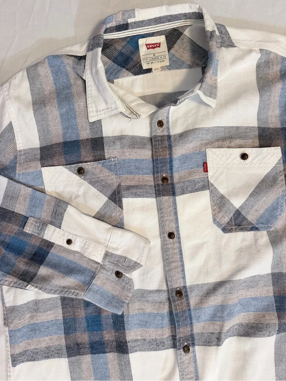 Levi's XL White, Blue & Gray Plaid Long-Sleeve Button-Up Shirt